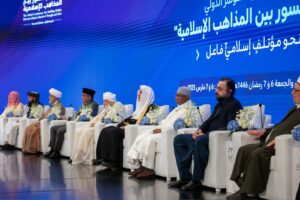 Lee más sobre el artículo La primera de su tipo en la historia islámica, firmada por los sabios de la comunidad, portadora de bien para toda la diversidad doctrinal, lanzada desde la cuna del mensaje del islam en La Meca