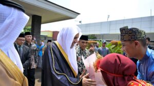 Lee más sobre el artículo Por invitación oficial de la República de Indonesia, esta noche, el Sheij Mohammed Al-Issa, ha llegado al aeropuerto internacional Halim Perdanakusuma, en la capital indonesia, Yakarta