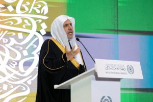 Lee más sobre el artículo El Sheij Alissa asiste a la ceremonia de graduación de 70 000 memorizadores y memorizadoras del Noble Corán en Ruanda.